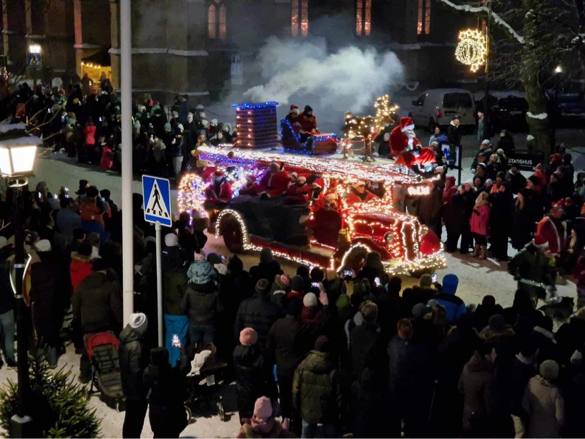 Årets tomteparad blev en succé i ”Julstaden Skara”!