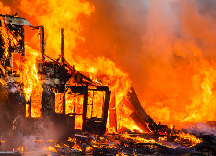 Brand i villa utanför Skara